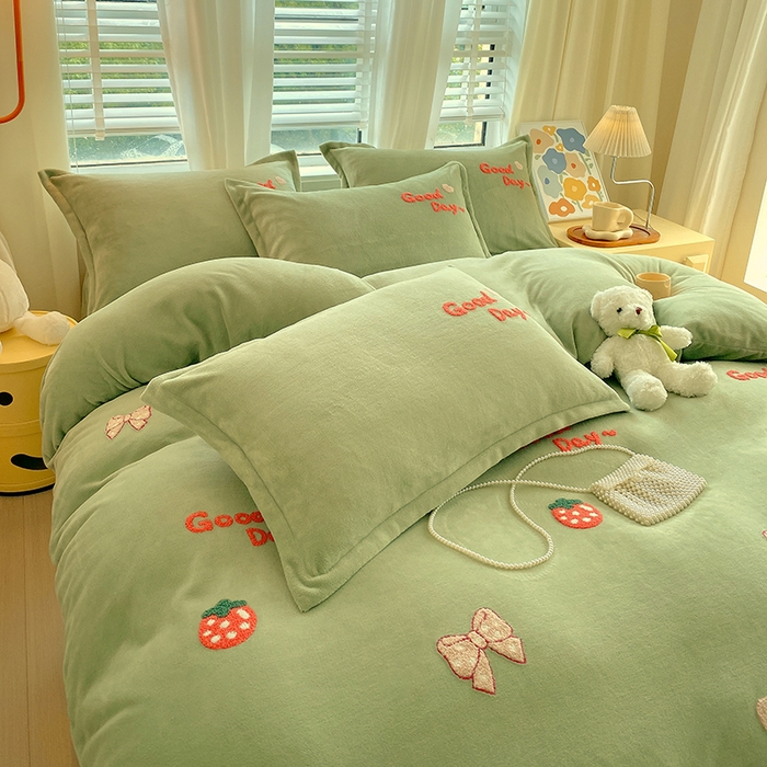 91家纺网 家纺一手货源 找家纺 凡客家居 2023新款毛巾绣牛奶绒四件套 初妍-绿