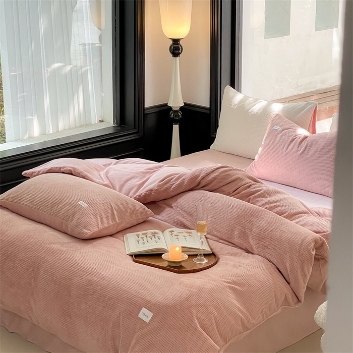 91家纺网 家纺一手货源 找家纺 时光里 2023新款全消光华夫格绒-单被套 浪漫粉