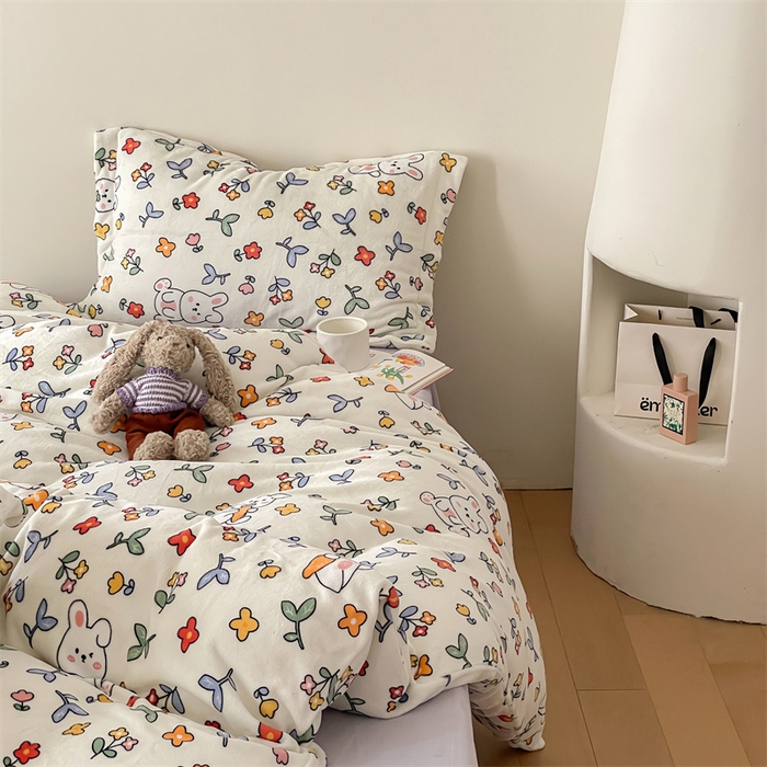 91家纺网 家纺一手货源 找家纺 时光里 2023新款全消光加厚牛奶绒印花单品单枕套 花间萌兔