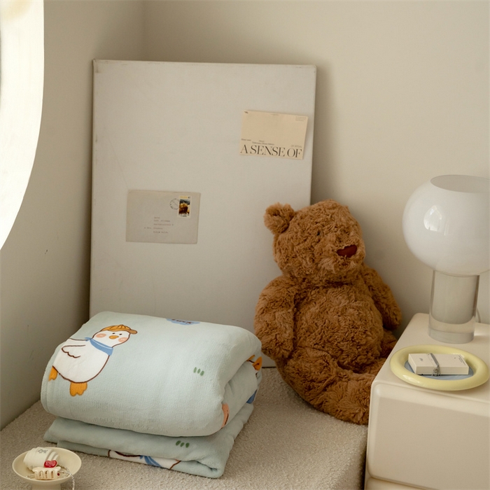 91家纺网 家纺一手货源 找家纺 时光里 2023新款全消光加厚牛奶绒印花单被套 顽皮鸭-蓝