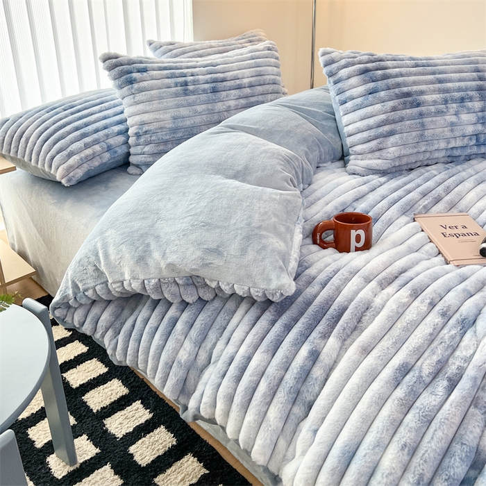 91家纺网 家纺一手货源 找家纺 顾里2023新款扎染濑兔毛绒套件 扎染蓝