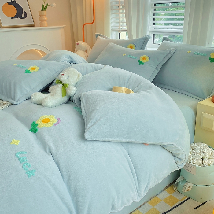 91家纺网 家纺一手货源 找家纺 凡客家居 2023新款毛巾绣牛奶绒四件套 郁金香-水蓝