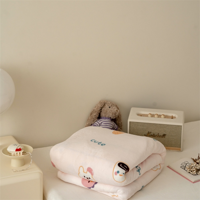 91家纺网 家纺一手货源 找家纺 时光里 2023新款全消光加厚牛奶绒印花单被套 恐龙宝宝-粉