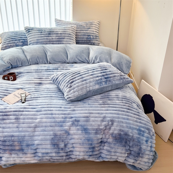 91家纺网 家纺一手货源 找家纺 顾里2023新款扎染濑兔毛绒套件 扎染蓝