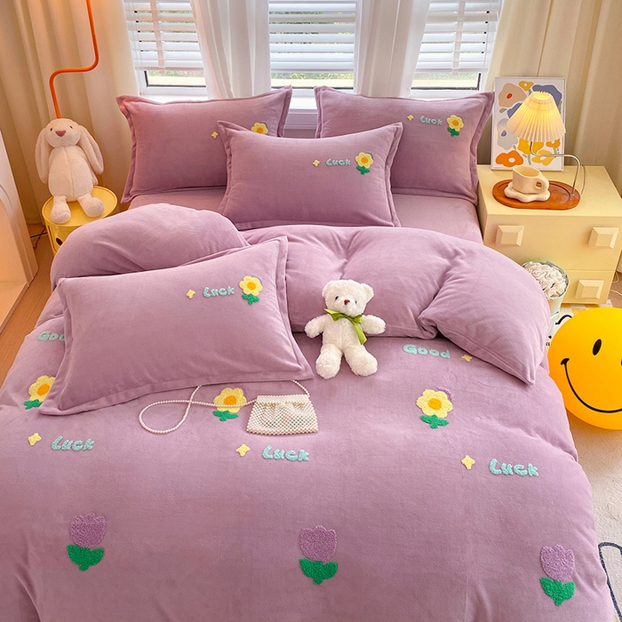 91家纺网 家纺一手货源 找家纺 凡客家居 2023新款毛巾绣牛奶绒四件套 郁金香-紫