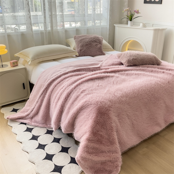 91家纺网 家纺一手货源 找家纺 凯轩毛毛毯毯子网销专供 2024新款公主貂仿皮草毛毯毯子终版 樱花粉