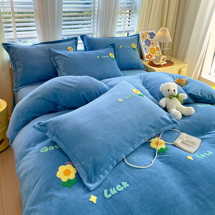 91家纺网 家纺一手货源 找家纺 凡客家居 2023新款毛巾绣牛奶绒四件套 郁金香-蓝