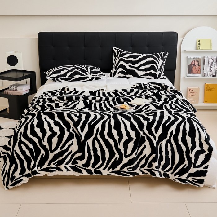 91家纺网 家纺一手货源 找家纺 艾佳 2025新款高克重加厚牛奶绒毛毯系列 毛毯斑马纹