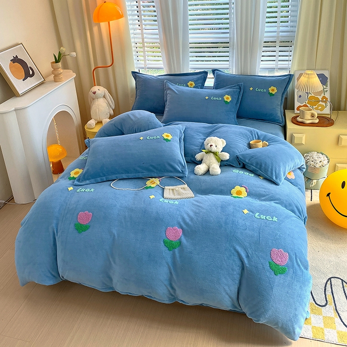 91家纺网 家纺一手货源 找家纺 凡客家居 2023新款毛巾绣牛奶绒四件套 郁金香-蓝