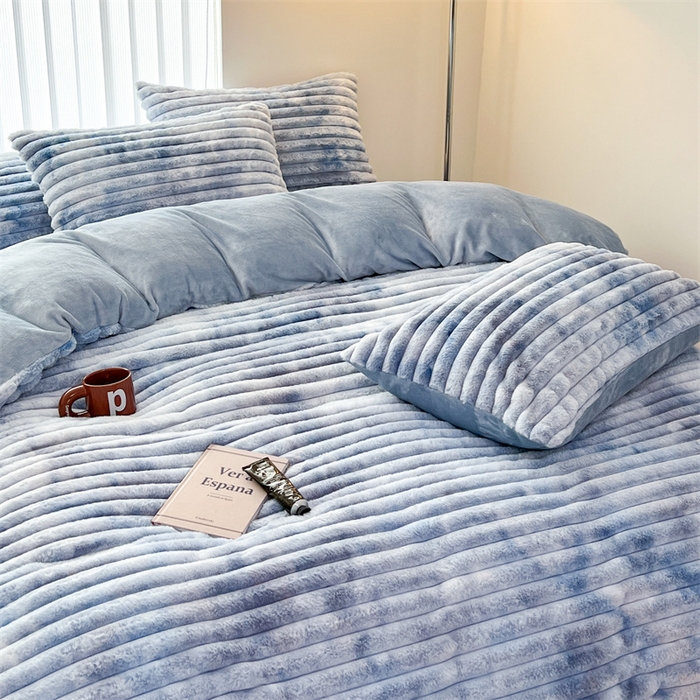 91家纺网 家纺一手货源 找家纺 顾里2023新款扎染濑兔毛绒套件 扎染蓝