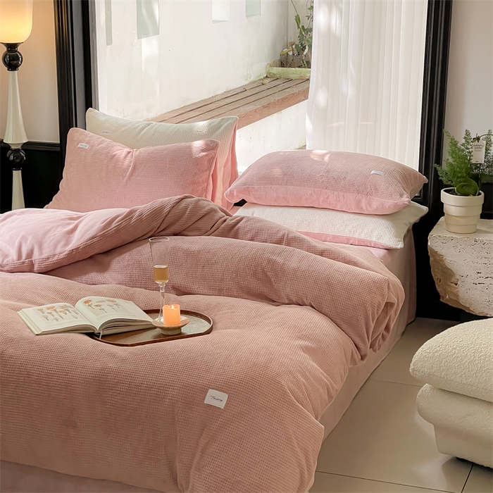 91家纺网 家纺一手货源 找家纺 时光里 2023新款全消光华夫格绒-单被套 浪漫粉