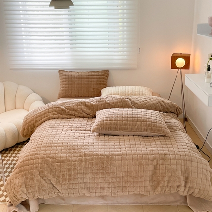 91家纺网 家纺一手货源 找家纺 顾里 2023新款小贵妇仿皮草兔毛绒套件 方格咖