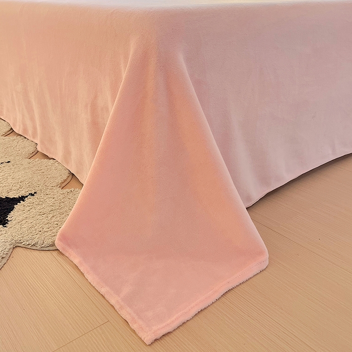 91家纺网 家纺一手货源 找家纺 凡客家居 2023新款毛巾绣牛奶绒四件套 优漫-粉