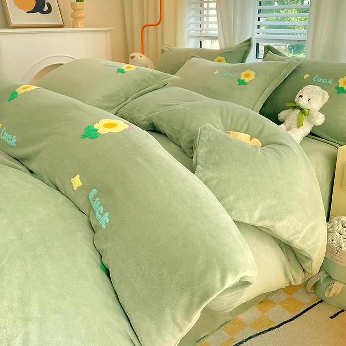 91家纺网 家纺一手货源 找家纺 凡客家居 2023新款毛巾绣牛奶绒四件套 郁金香-绿