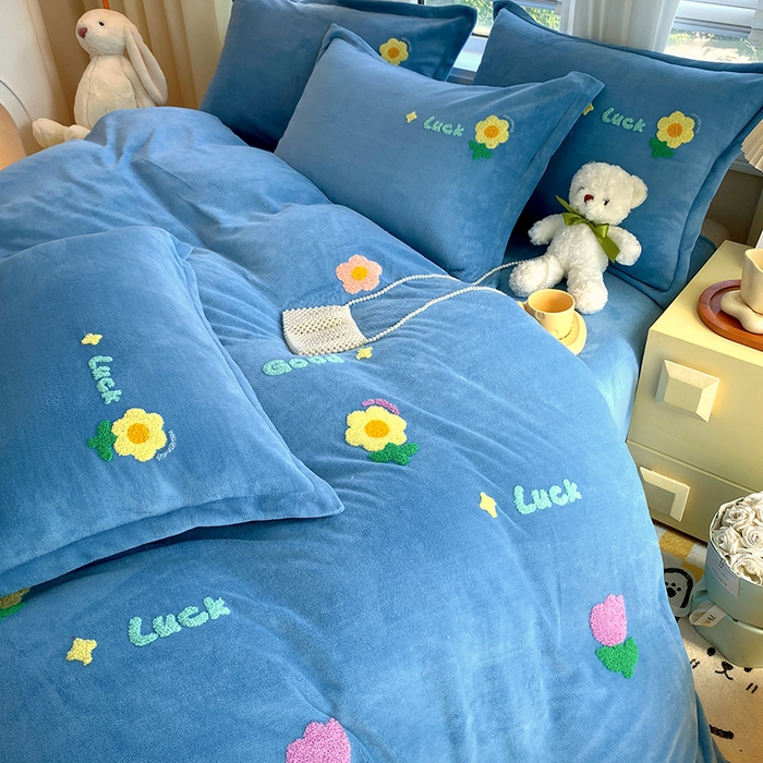 91家纺网 家纺一手货源 找家纺 凡客家居 2023新款毛巾绣牛奶绒四件套 郁金香-蓝