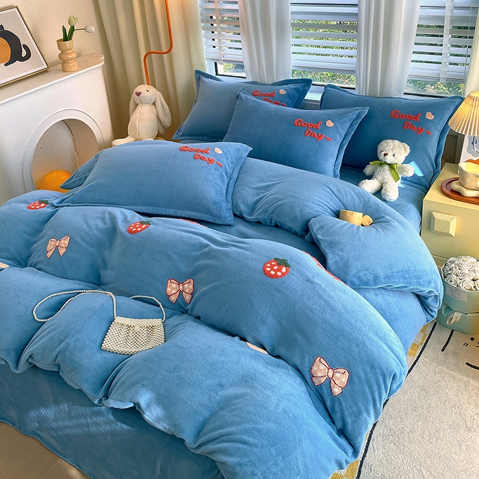 91家纺网 家纺一手货源 找家纺 凡客家居 2023新款毛巾绣牛奶绒四件套 初妍-蓝