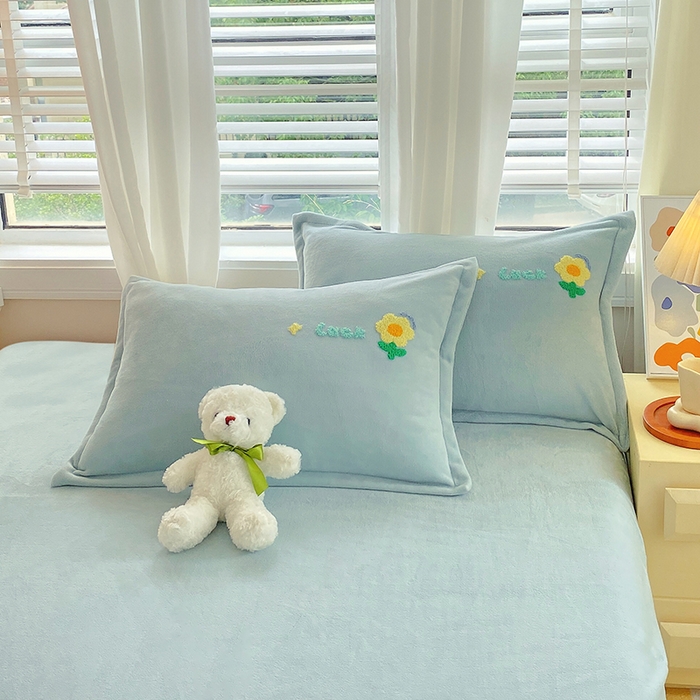 91家纺网 家纺一手货源 找家纺 凡客家居 2023新款毛巾绣牛奶绒四件套 郁金香-水蓝