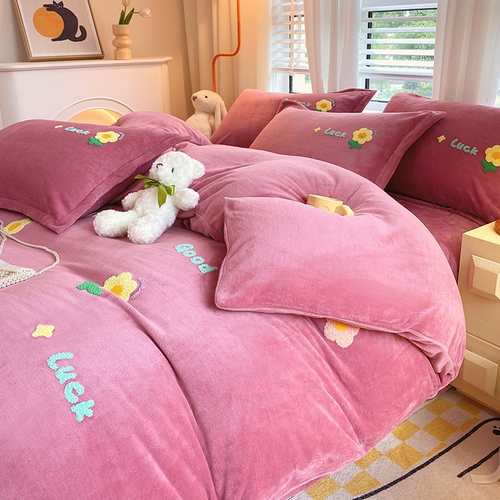 91家纺网 家纺一手货源 找家纺 凡客家居 2023新款毛巾绣牛奶绒四件套 郁金香-豆沙