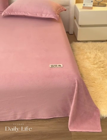 91家纺网 家纺一手货源 找家纺 艾佳 2025新款高克重加厚保暖牛奶绒床单 牛奶绒豆藕