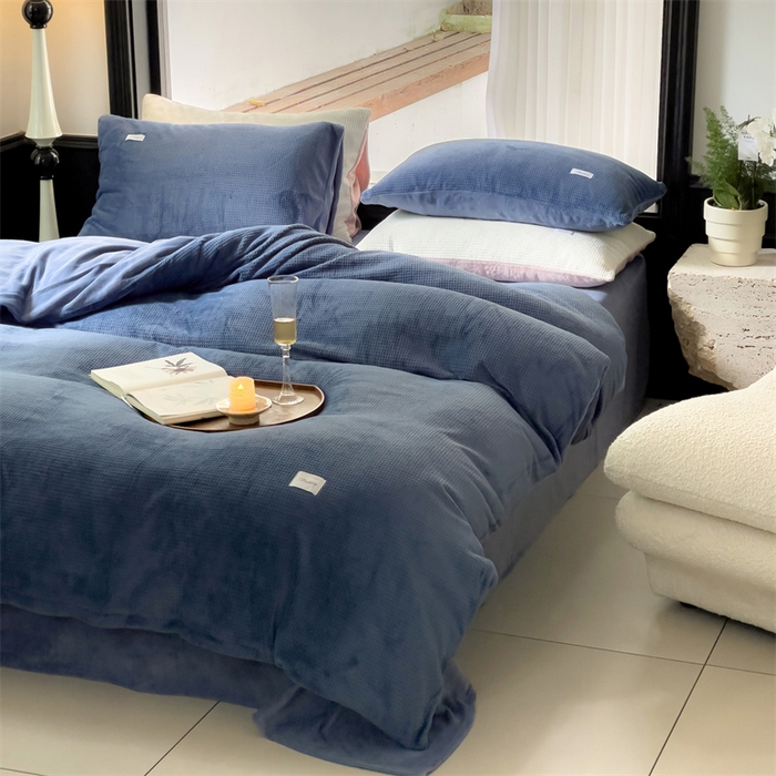 91家纺网 家纺一手货源 找家纺 时光里 2023新款全消光华夫格绒-单被套 马耳他蓝