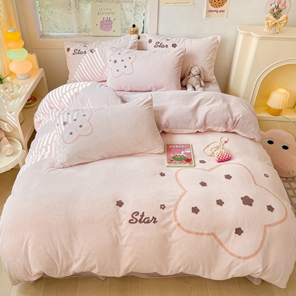 91家纺网 家纺一手货源 找家纺 川悦生活 2023新款牛奶绒毛巾绣绣花四件套 粉色星空