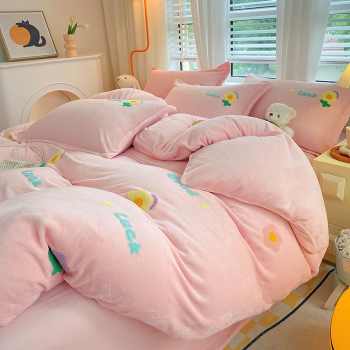 91家纺网 家纺一手货源 找家纺 凡客家居 2023新款毛巾绣牛奶绒四件套 郁金香-粉