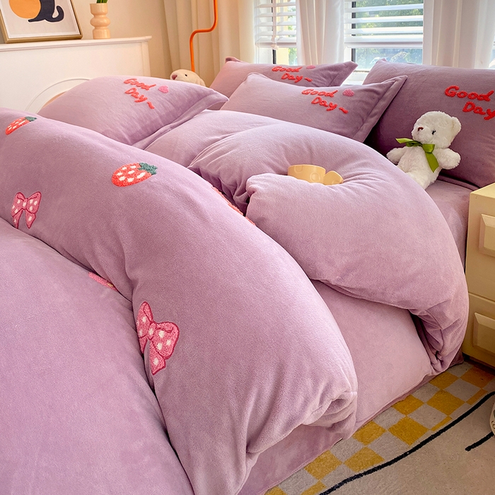 91家纺网 家纺一手货源 找家纺 凡客家居 2023新款毛巾绣牛奶绒四件套 初妍-紫