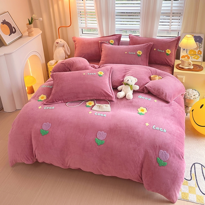 91家纺网 家纺一手货源 找家纺 凡客家居 2023新款毛巾绣牛奶绒四件套 郁金香-豆沙