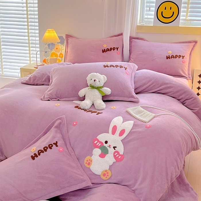 91家纺网 家纺一手货源 找家纺 凡客家居 2023新款毛巾绣牛奶绒四件套 快乐兔-豆沙