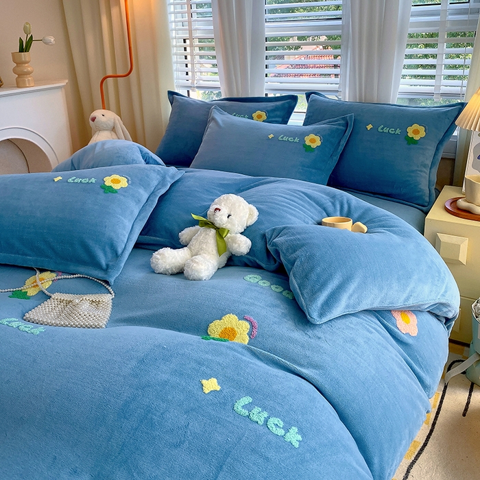 91家纺网 家纺一手货源 找家纺 凡客家居 2023新款毛巾绣牛奶绒四件套 郁金香-蓝