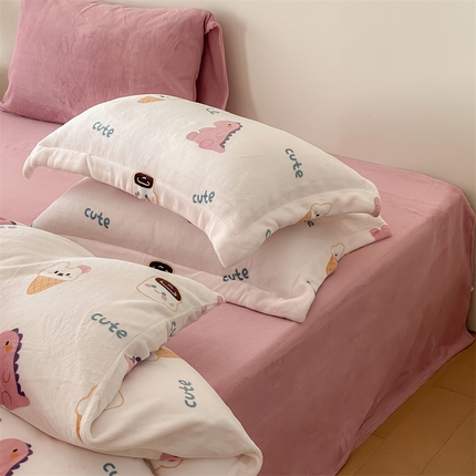 时光里 2023新款全消光加厚牛奶绒印花单品单枕套 恐龙宝宝-粉