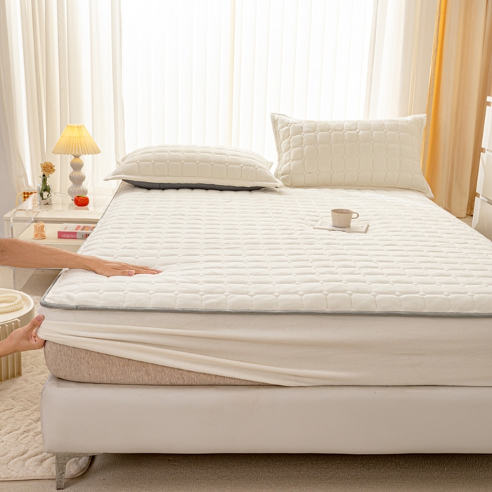 91家纺网 家纺一手货源 找家纺 凡客家居 2024新款加厚牛奶绒夹棉床笠 米白