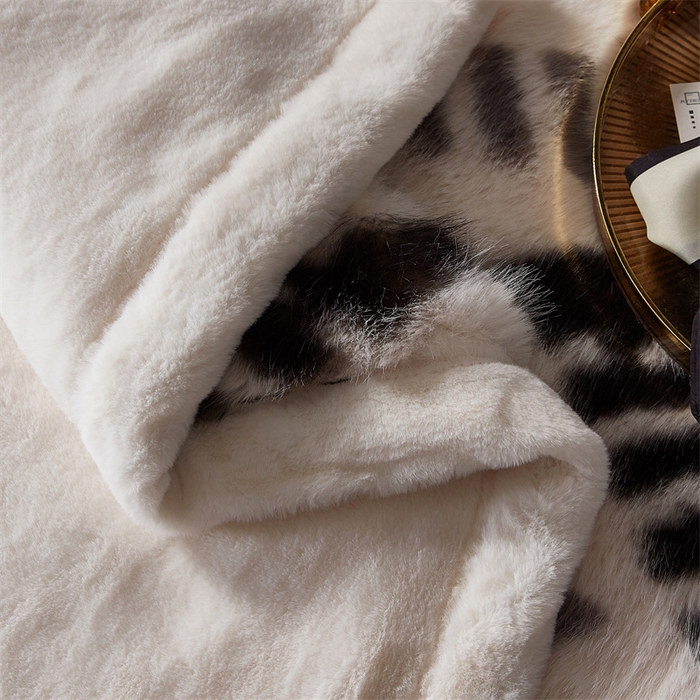 91家纺网 家纺一手货源 找家纺 凯轩毛毛毯毯子网销专供 23新款芭莎仿毛皮毛毯毯子 珍珠白