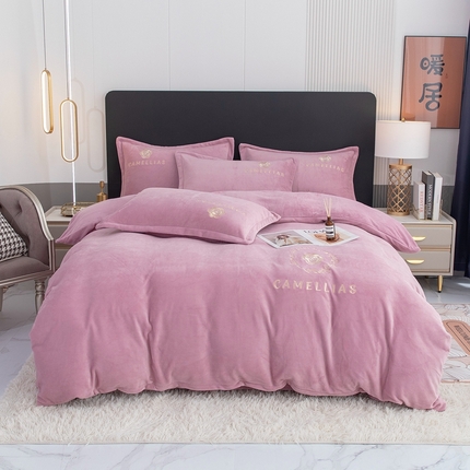 91家纺网 家纺一手货源 找家纺 （总）昊翔2024新款高克重纯色牛奶绒绣花加厚保暖刺绣四件套