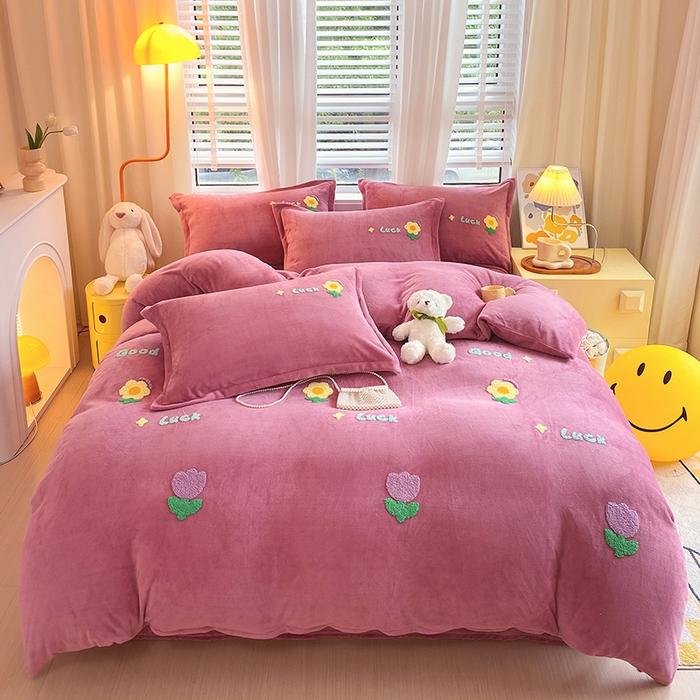 91家纺网 家纺一手货源 找家纺 凡客家居 2023新款毛巾绣牛奶绒四件套 郁金香-豆沙