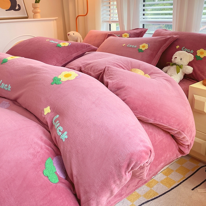 91家纺网 家纺一手货源 找家纺 凡客家居 2023新款毛巾绣牛奶绒四件套 郁金香-豆沙