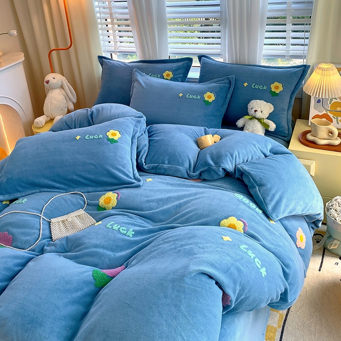 91家纺网 家纺一手货源 找家纺 凡客家居 2023新款毛巾绣牛奶绒四件套 郁金香-蓝