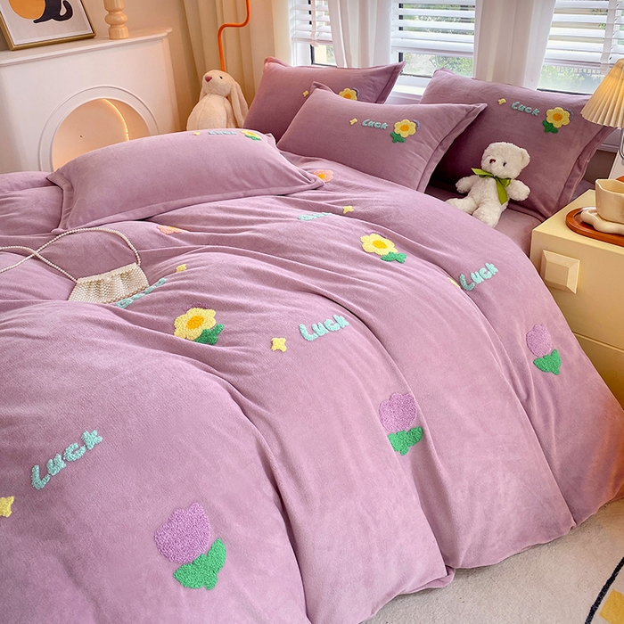 91家纺网 家纺一手货源 找家纺 凡客家居 2023新款毛巾绣牛奶绒四件套 郁金香-紫