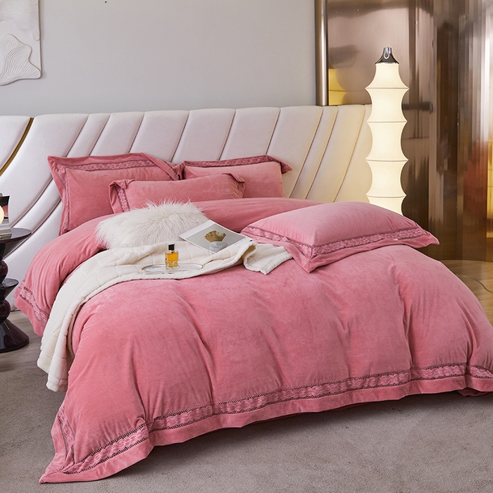 91家纺网 家纺一手货源 找家纺 榻尚 2023婴肤绒镂空设计拼边工艺款四件套-佳梦系列 佳梦-粉