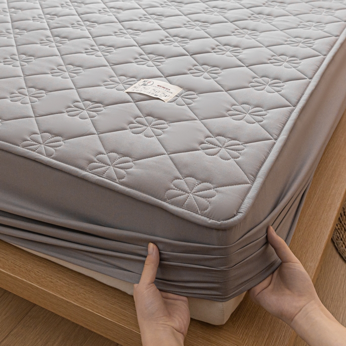 91家纺网 家纺一手货源 找家纺 米粒家纺 2023新款A类大豆纤维夹棉床笠系列 幸运花-浅灰