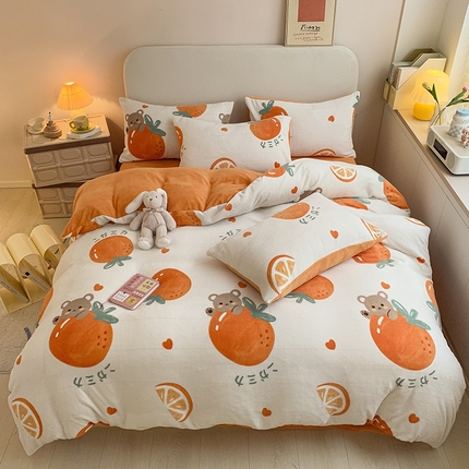 91家纺网 家纺一手货源 找家纺 沐辰 2023新款牛奶绒印花四件套 橘子熊