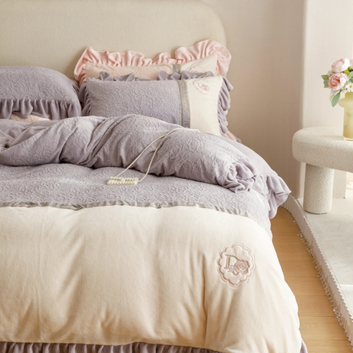 91家纺网 家纺一手货源 找家纺 胜权家纺   2023秋冬新款加厚牛奶绒5D雕花刺绣夹棉单床裙单件保暖床裙三件套四件套 香草紫