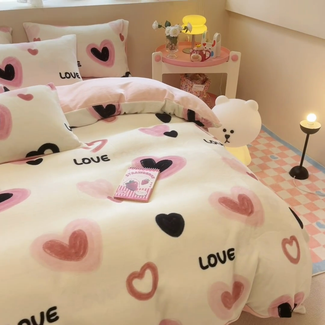 91家纺网 家纺一手货源 找家纺 沐辰 2023新款牛奶绒印花四件套 爱情光波