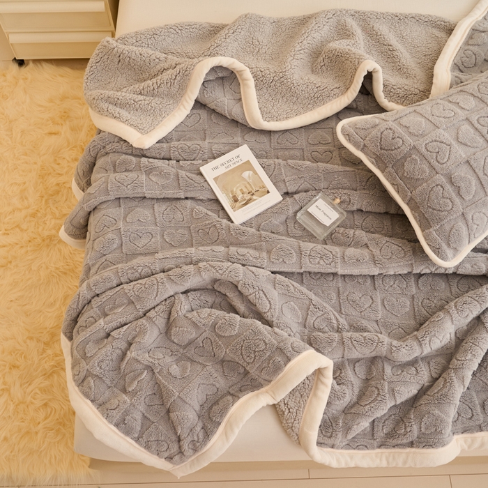 91家纺网 家纺一手货源 找家纺 21度C 2023新款爱心舒棉绒复合毯盖毯毛毯 爱心包边款-烟灰