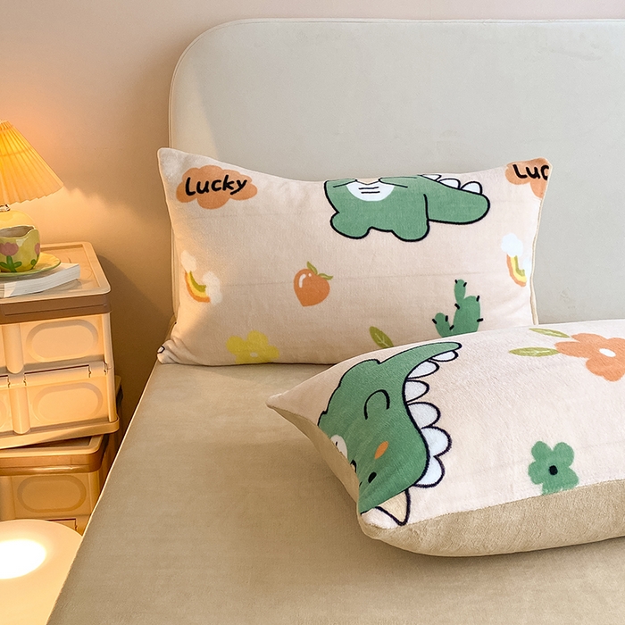 91家纺网 家纺一手货源 找家纺 沐辰 2023新款牛奶绒印花四件套 爱心恐龙