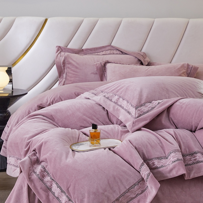 91家纺网 家纺一手货源 找家纺 榻尚 2023婴肤绒镂空设计拼边工艺款四件套-佳梦系列 佳梦-藕色