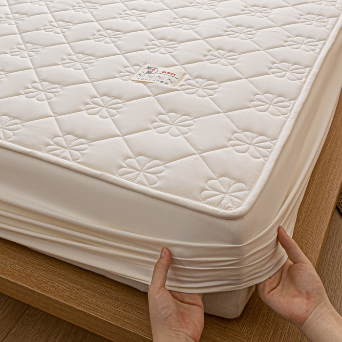 91家纺网 家纺一手货源 找家纺 米粒家纺 2023新款A类大豆纤维夹棉床笠系列 幸运花-白