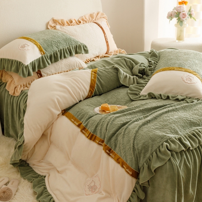 91家纺网 家纺一手货源 找家纺 （总）胜权2024牛奶绒5D雕花刺绣夹棉单床裙单件保暖床裙三件套四件套