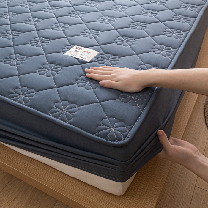 91家纺网 家纺一手货源 找家纺 米粒家纺 2023新款A类大豆纤维夹棉床笠系列 幸运花-深灰