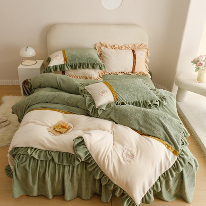 91家纺网 家纺一手货源 找家纺 胜权家纺   2023秋冬新款加厚牛奶绒5D雕花刺绣夹棉单床裙单件保暖床裙三件套四件套 海藻绿